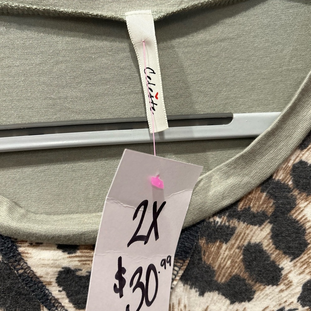 Plus Leopard Colorblock Top - Picture 3 of 3